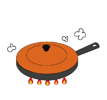蓋をして水分が無くなるまで、強火で蒸し焼きに。ピチピチと音が変わったら蓋をとる